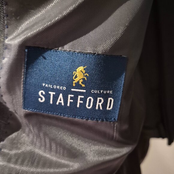 Stafford Men's Stretch Windowpane 2 Piece Classic Fit Wool Suit - Picture 5 of 9